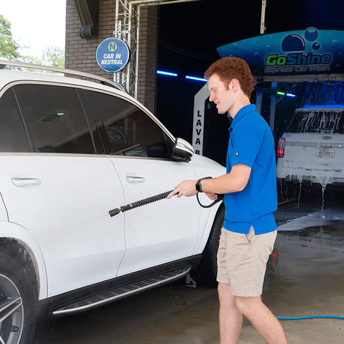 Go Shine employee prepping car before tunnel